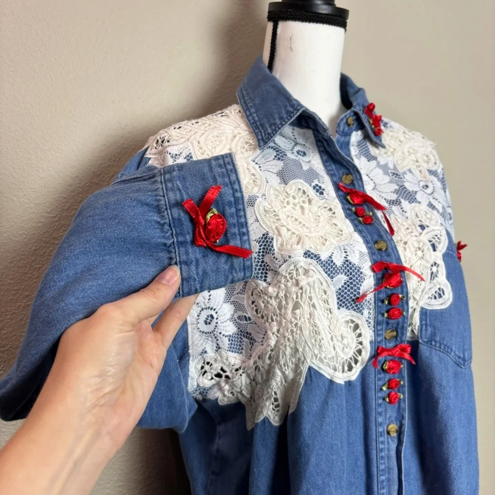 PTNY Denim Shirt Lace Applique Rose Accents Western Blouse‎ Size Large 90s